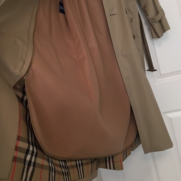 Authentic Vintage Burberry Raincoat, like NEW! - Picture 3 of 4