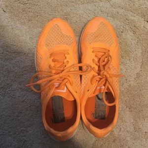 Orange Puma sneaker 25 centimeters