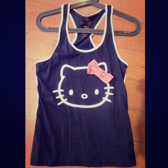 Price⬇️ Hello Kitty tank with 3D red bow