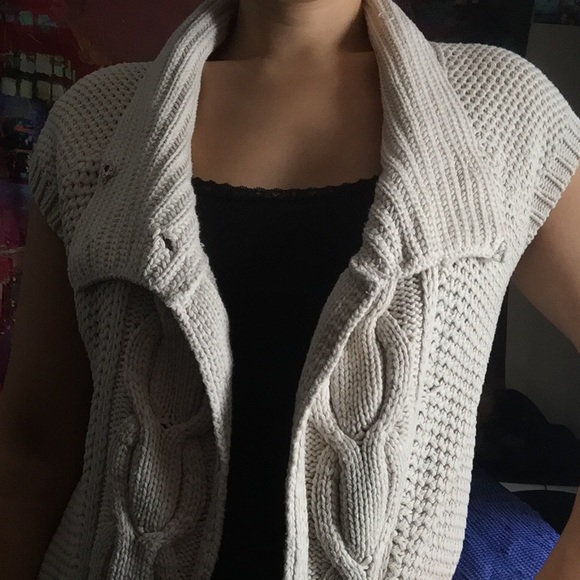 Express cream knitted vest