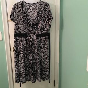 Short sleeve gray black 1x dress