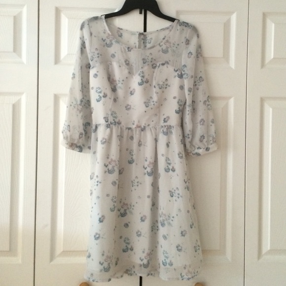 White, 3/4 sleeve, knee length dress