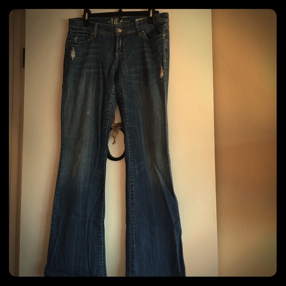 Size 29 "it" jeans.