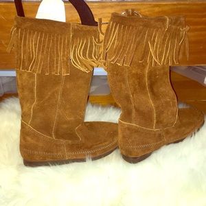 Minnetonka rare one layer fringe boots