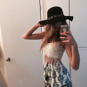 Black beach / city hat with gold chains