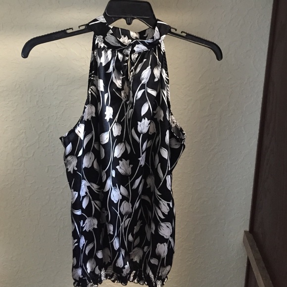 sleeveless shirt