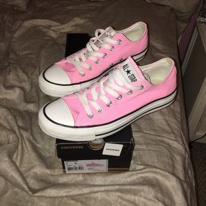 Light pink converse