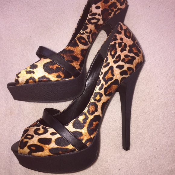 Beautiful cheetah print heels
