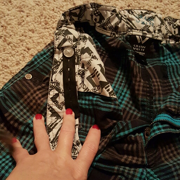 Youth shorts - Picture 2 of 2