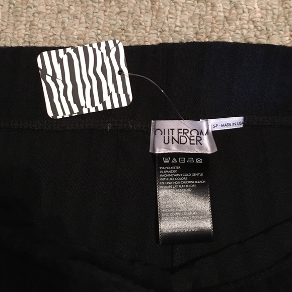 Out from under black lounge shorts small - Picture 2 of 3