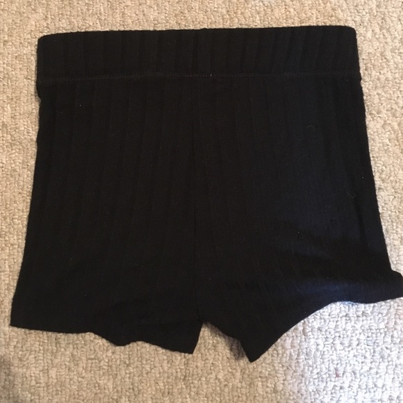 Out from under black lounge shorts small - Picture 3 of 3