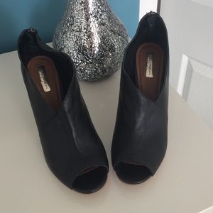 Halogen black booties