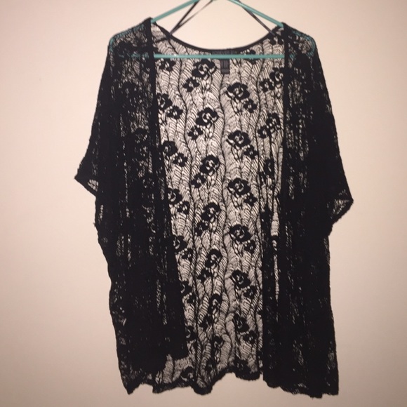 Forever 21 Tops - Black lace Kimono