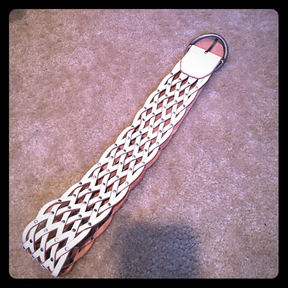 Fossil white leather belt size small measures 35in
