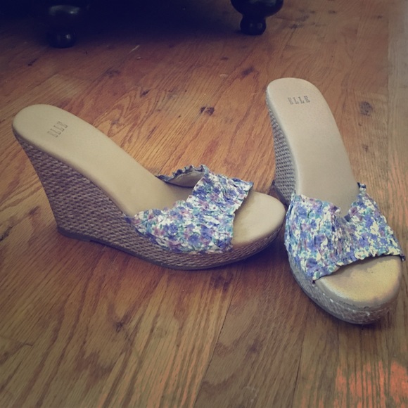 Elle Flora Wedges size 6.5