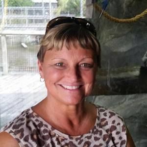 Meet your Posher, Debbie