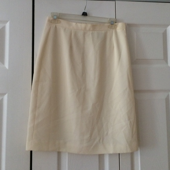 Professional white skirt