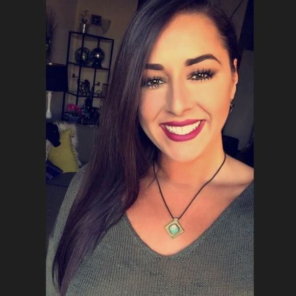 Meet your Posher, Loren - Picture 2 of 4