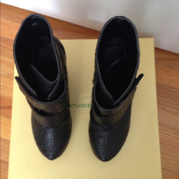 Max Studio Boots - image 3