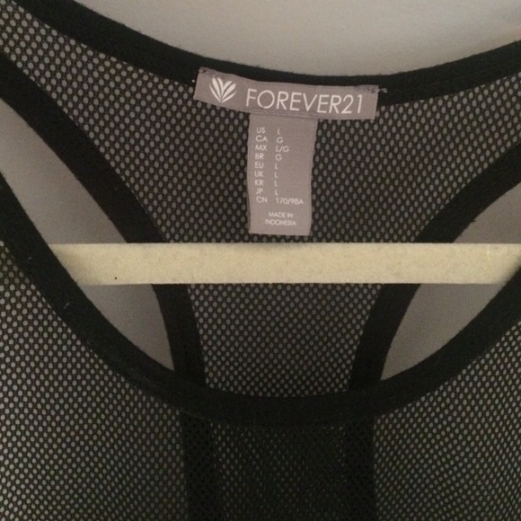 Workout top - Picture 2 of 4