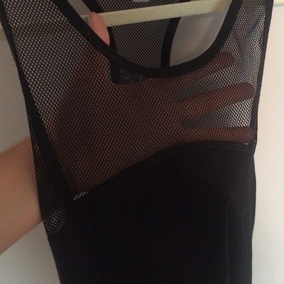 Workout top - Picture 3 of 4