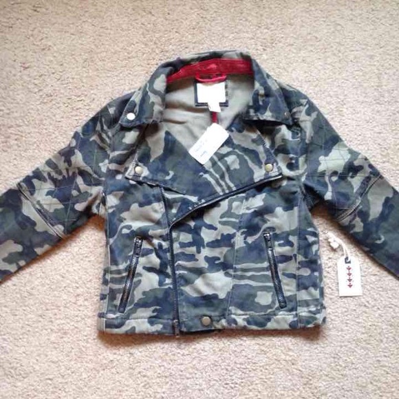 Forever 21 NWT camo vest jacket