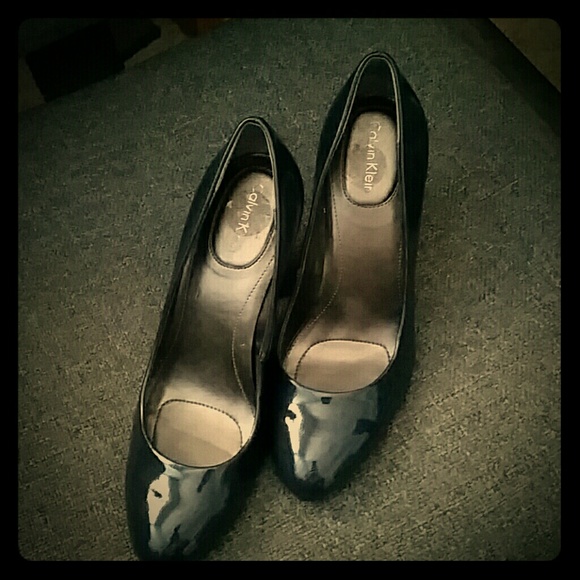 Final sale CalvinKlein patent leather pumps  5.5