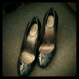 Final sale CalvinKlein patent leather pumps  5.5