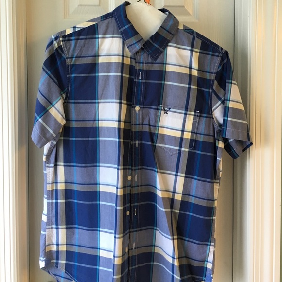 Short sleeve men's plaid shirt