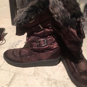 Brown boots with brown and black fur