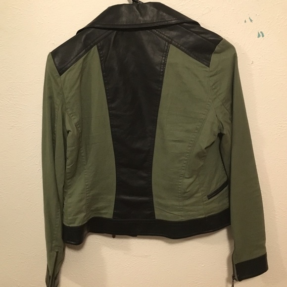 Green jacket - Picture 2 of 2