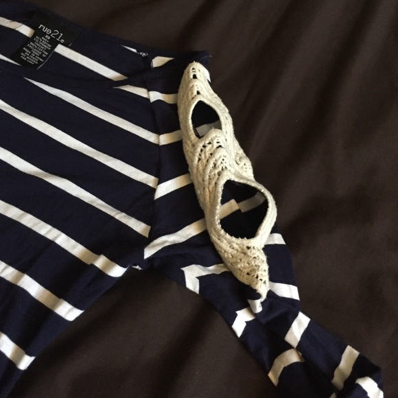 New Rue 21 shirt☺️ - Picture 3 of 3