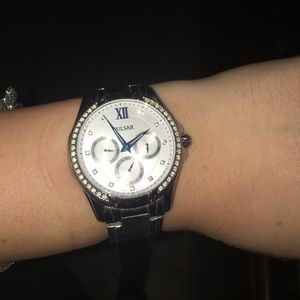 Women pulsar watch