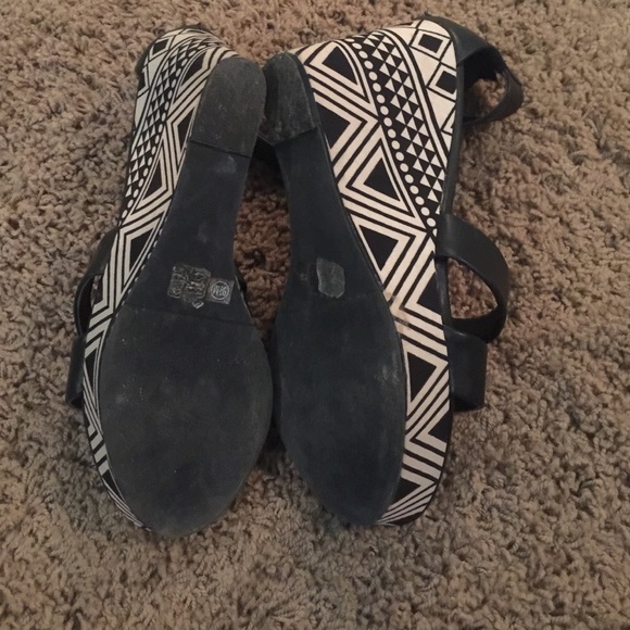 Black wedges in very good condition. - Picture 2 of 2
