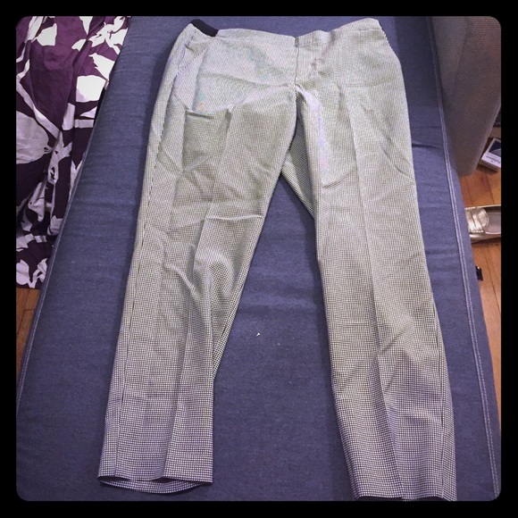 Uniqlo pleat front cropped elastic waist pants