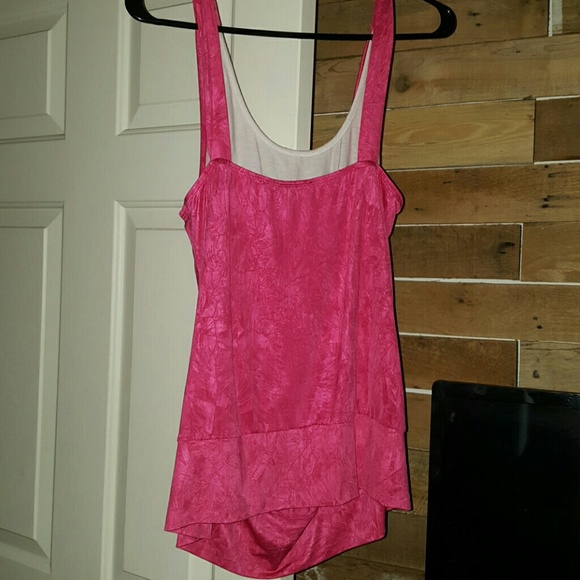 Pink tank - Picture 2 of 3