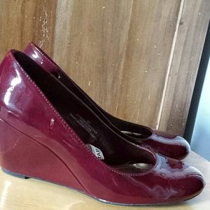 Burgundy red wedge Merona shoes sz 8.5