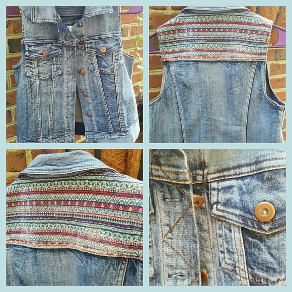 NWT Embroidered denim vest, beautiful details!