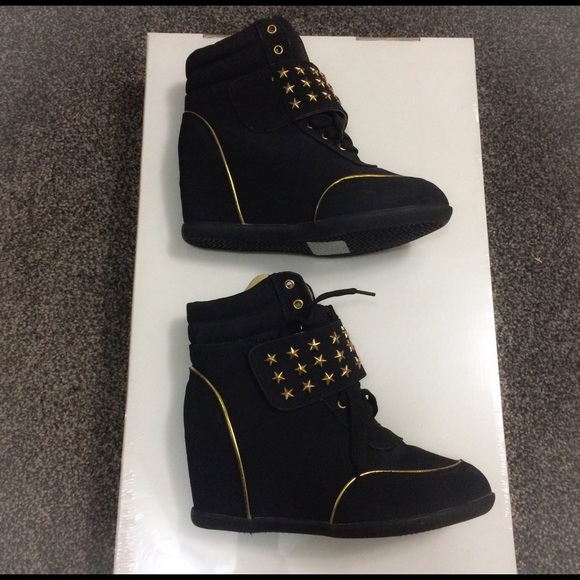 Black wedge sneakers