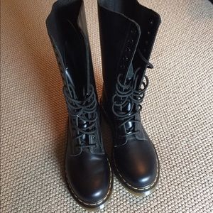 Doc Martins 1914, NWOT, 14 eyelet, black leather