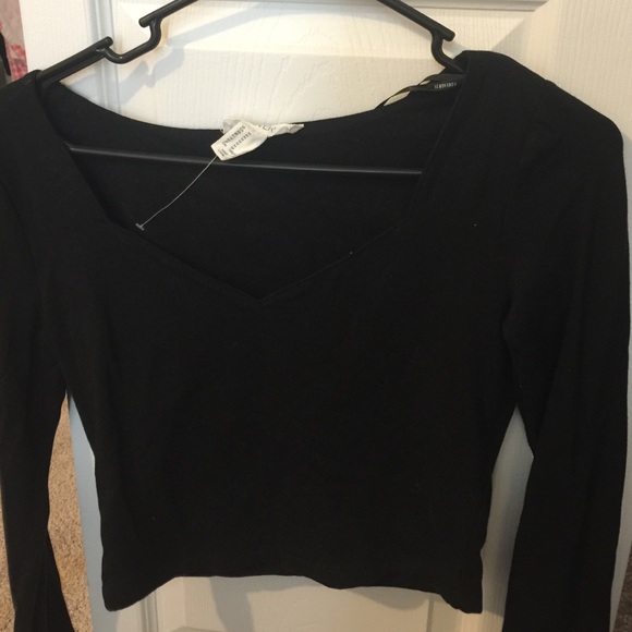 Forever 21 long sleeve v neck black crop top