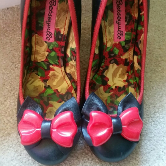 Reposh-extremely adorable betsey johnson heels