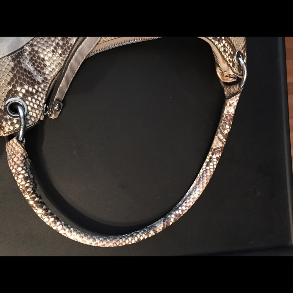 Guess Purse-Final Reduction - Picture 3 of 4