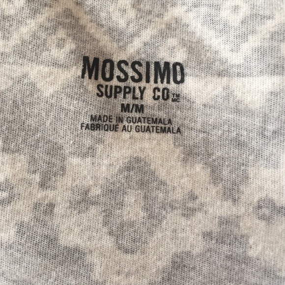 Aztec Pattern V-Neck - Picture 2 of 2