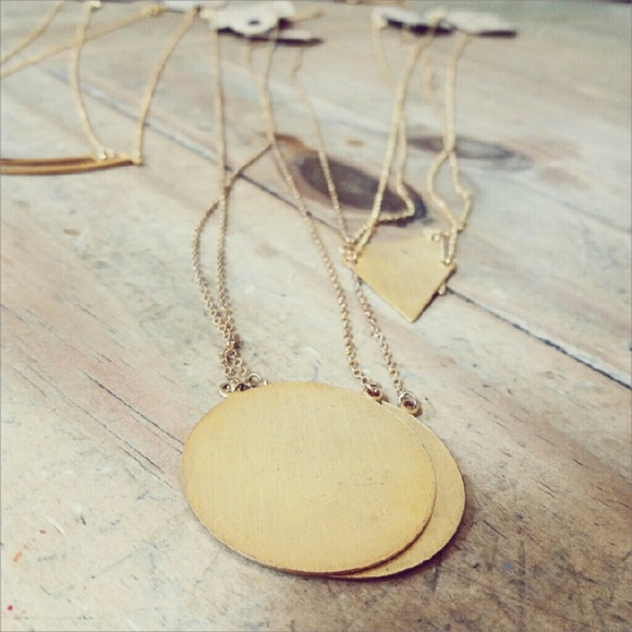 Host pick🙌 • Gold Circular Pendant Necklace • - Picture 2 of 2