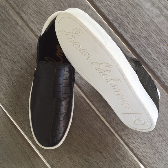 🎉HP🎉 NWOT Black & White Crocodile Slip-Ons - Picture 2 of 5