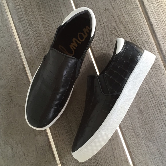 🎉HP🎉 NWOT Black & White Crocodile Slip-Ons - Picture 4 of 5