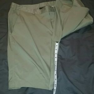 Nike golf dri-fit dark tan shorts size 38