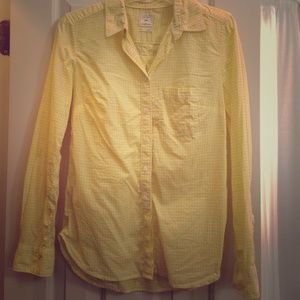 Gap yellow and white gingham button up shirt.
