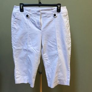 Capri pant in white, sits right at the knee